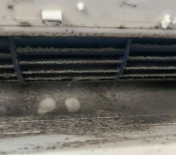 夏邑空调吹的风有股烧焦味是怎么回事